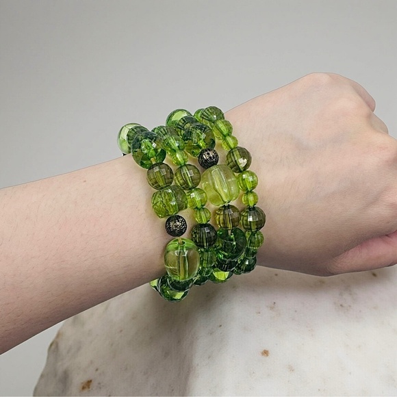 Vibrant Turtle Green Multi-Strand Beaded Bracelet - Picture 1 of 6